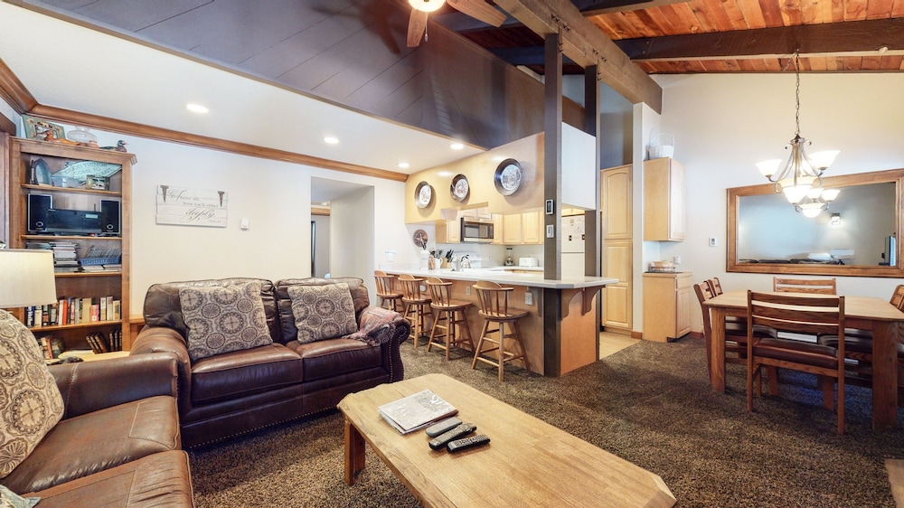 Condo, 2 Bedrooms