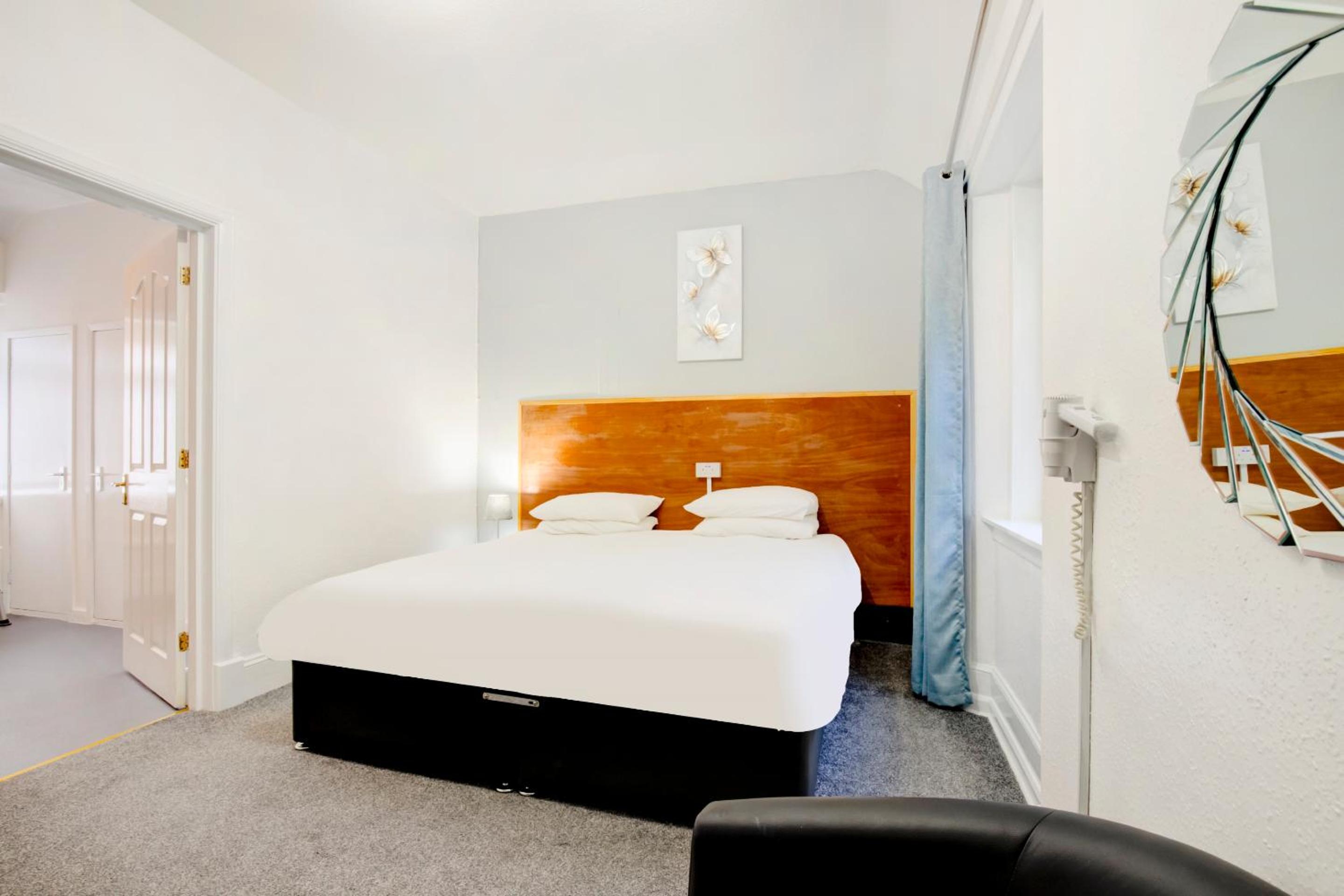 Standard Double Room with Shared Bathroom