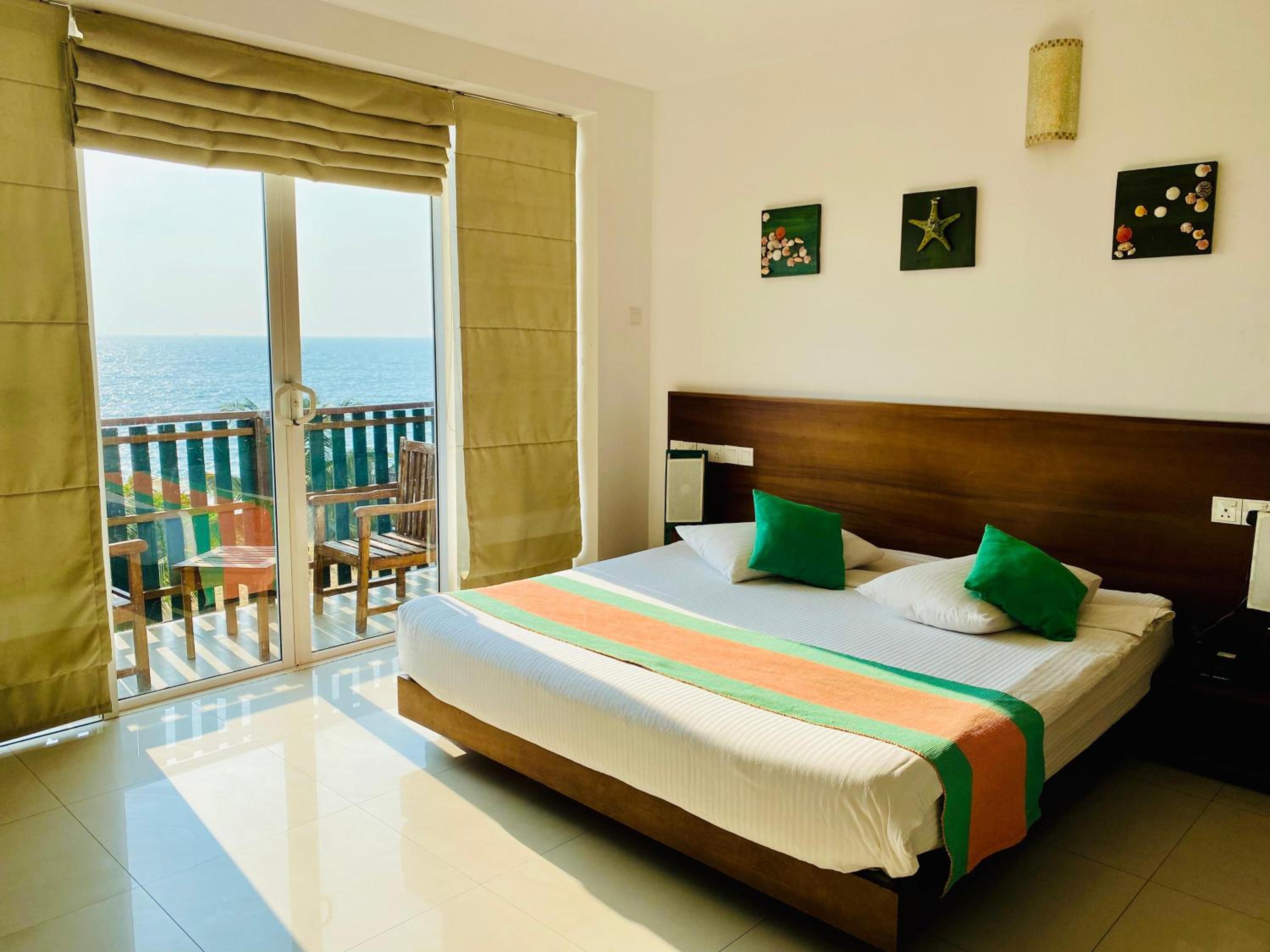 Deluxe Double Room with Balcony and Sea View