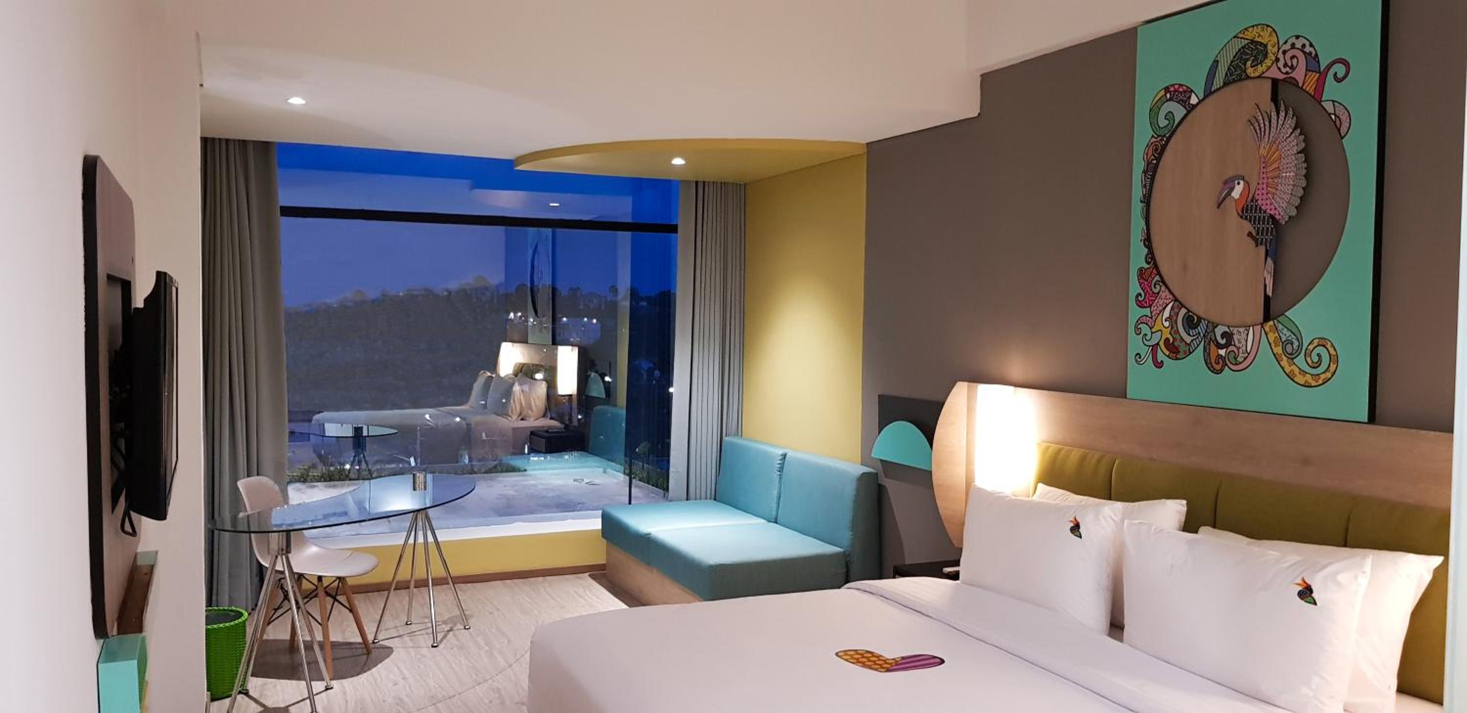 Max Happiness Kingbed Room