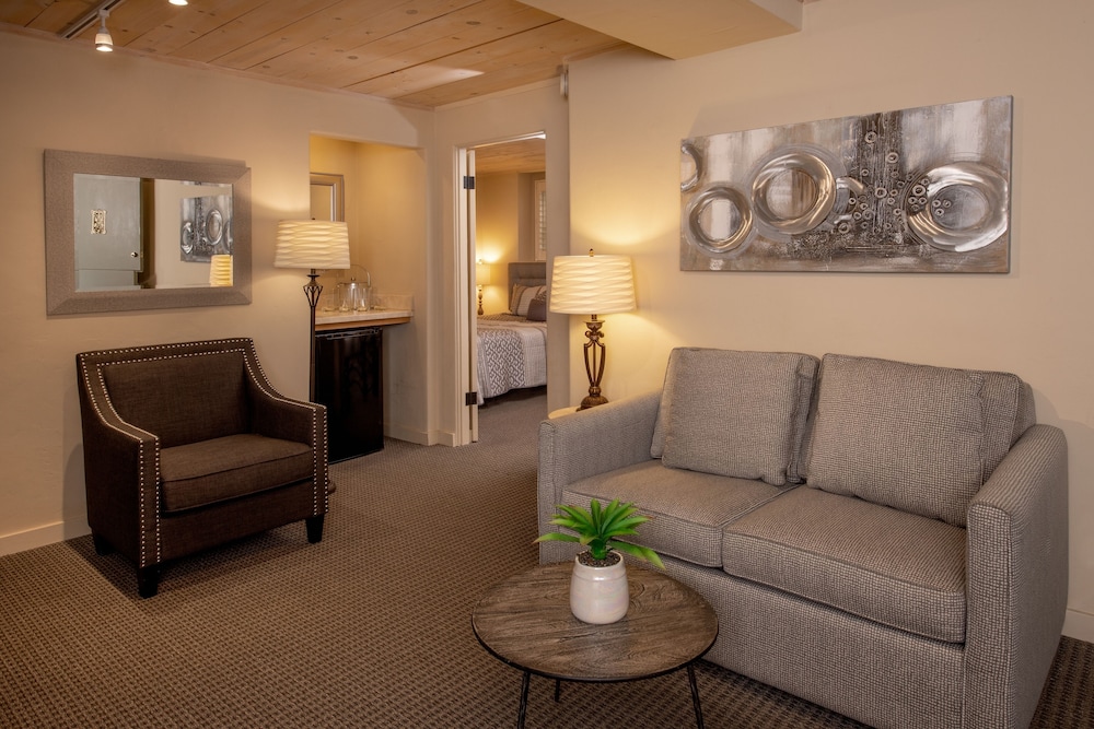 Basic Suite, Multiple Beds