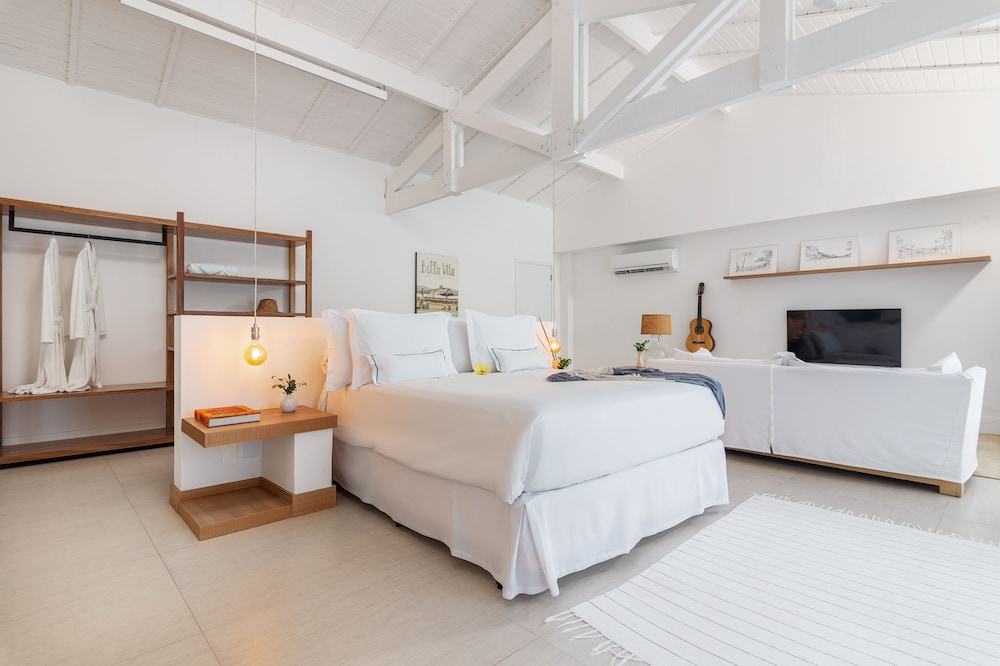 Exclusive Studio Suite, 1 King Bed, Marina View