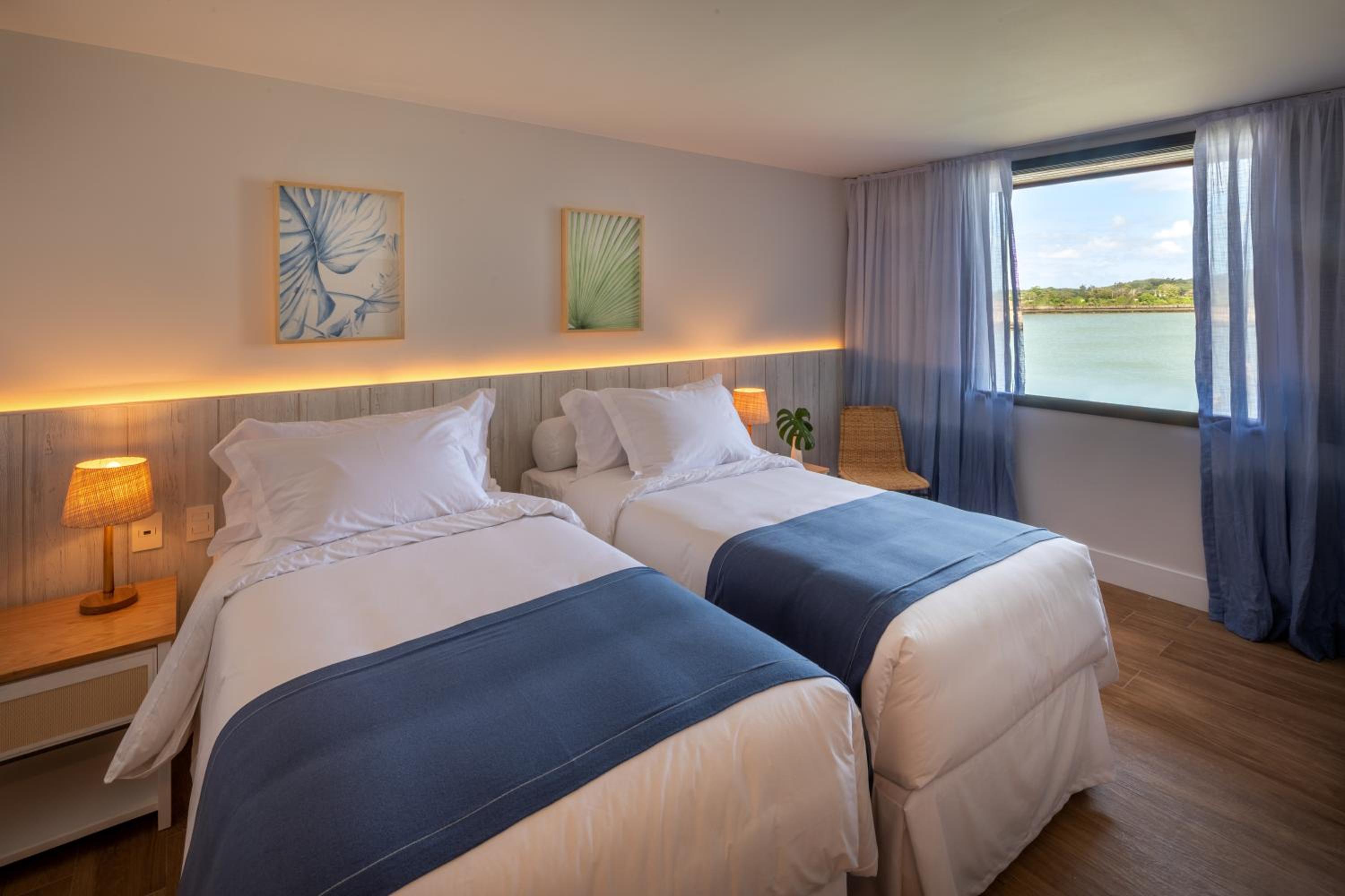 Luxury Suite with Pier View