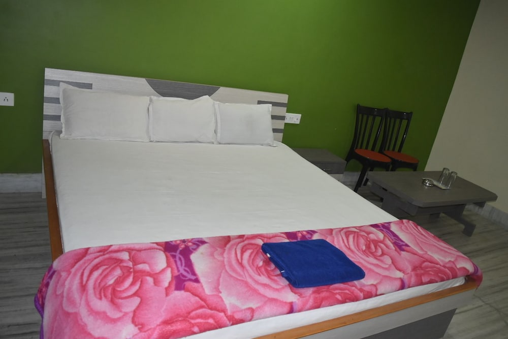 Basic Double Room, 1 King Bed, Smoking