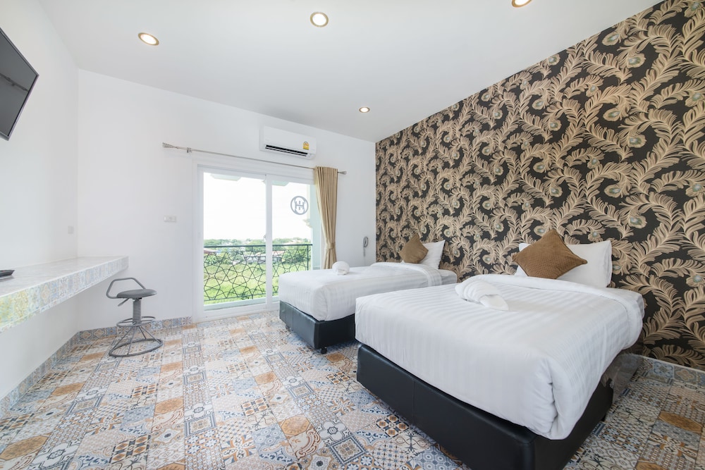 Standard Twin Room