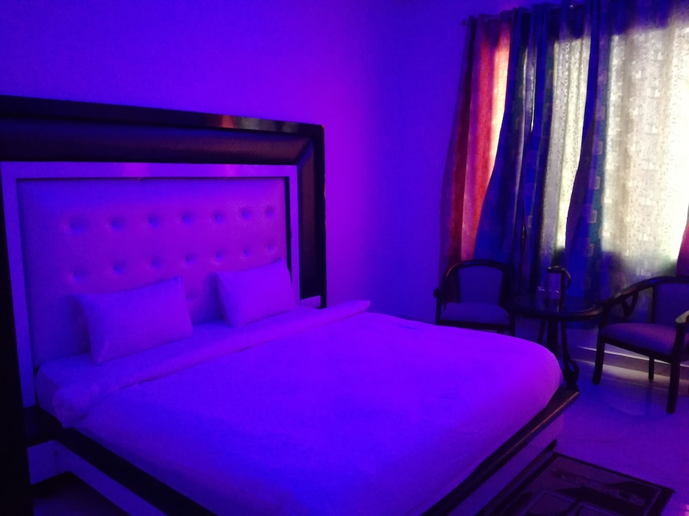 Deluxe Double Room, 1 King Bed, Smoking