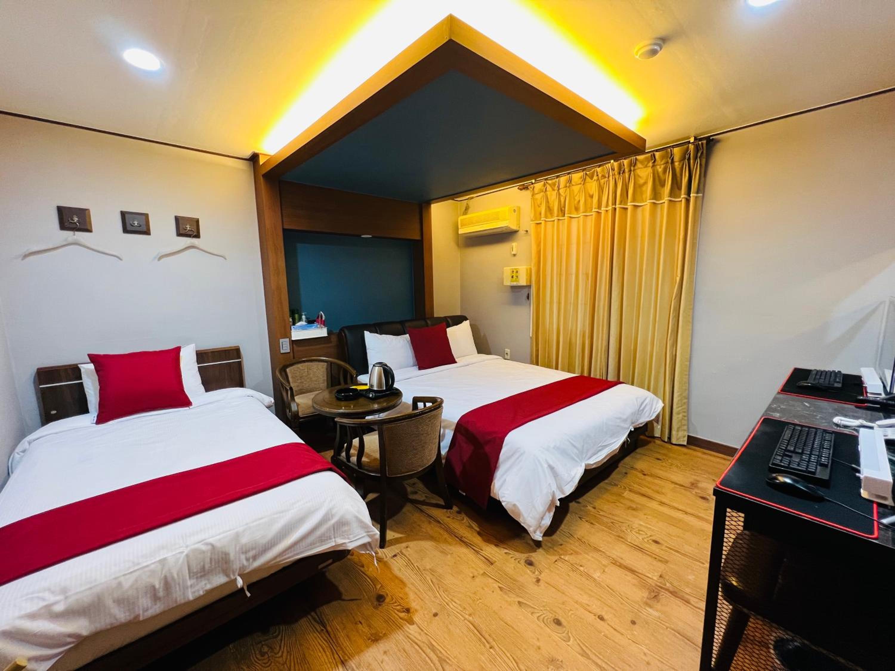 Deluxe Twin Room