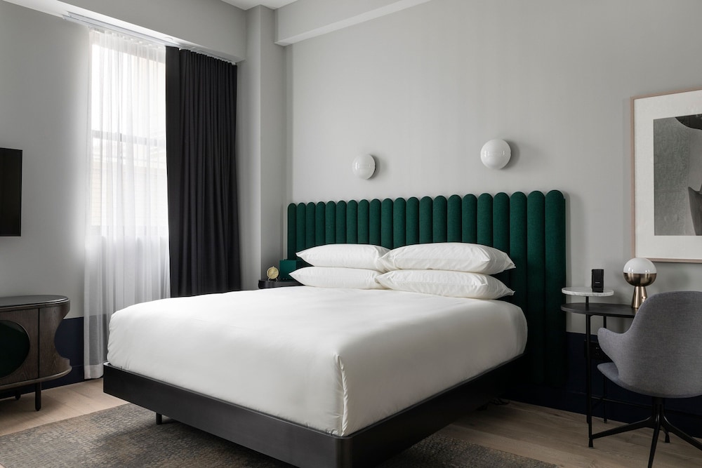 Studio Suite, 1 King Bed with Sofa bed, City View
