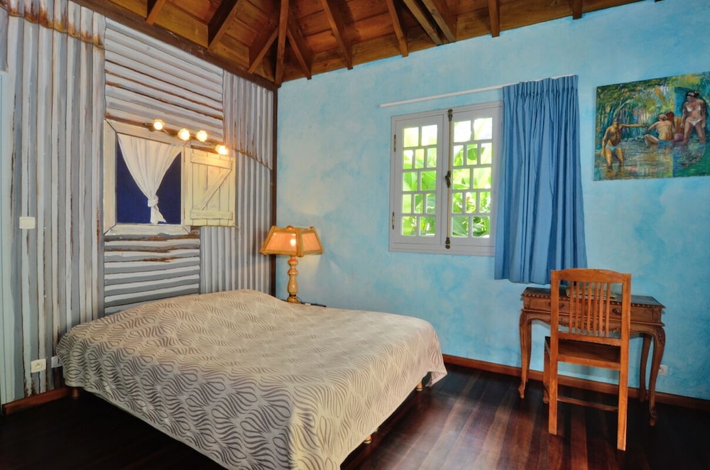 Basic Double Room, 1 Queen Bed (Creole 1)