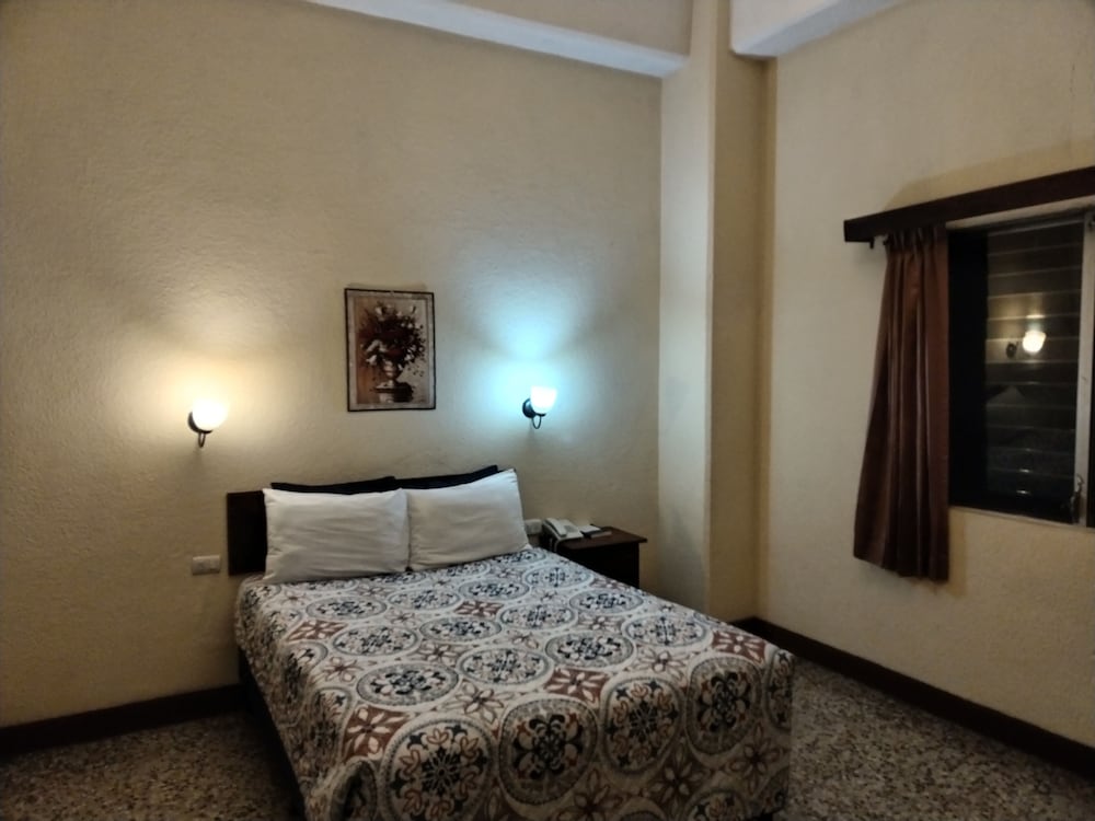 Basic Single Room, 1 Queen Bed, Non Smoking