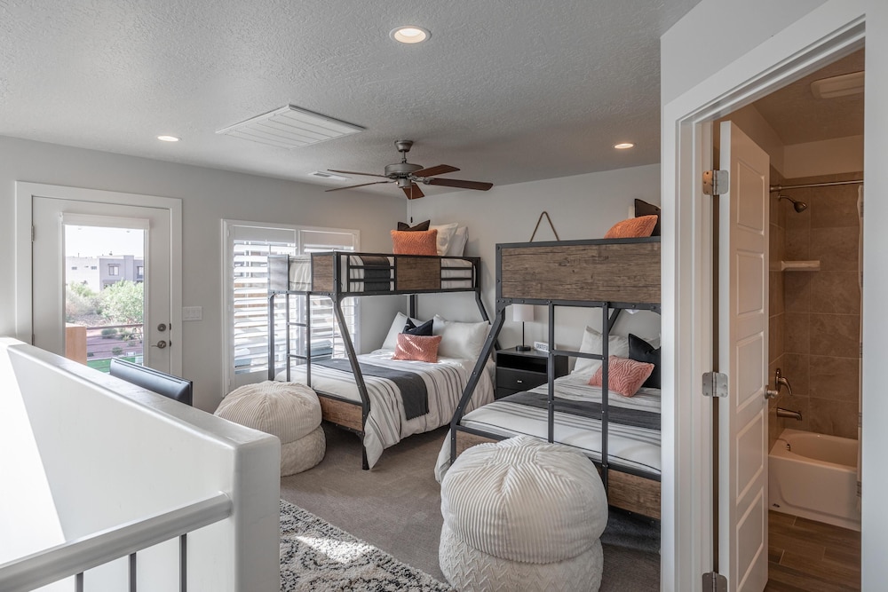 Townhome, Multiple Beds, Mountain View (Happy Place)