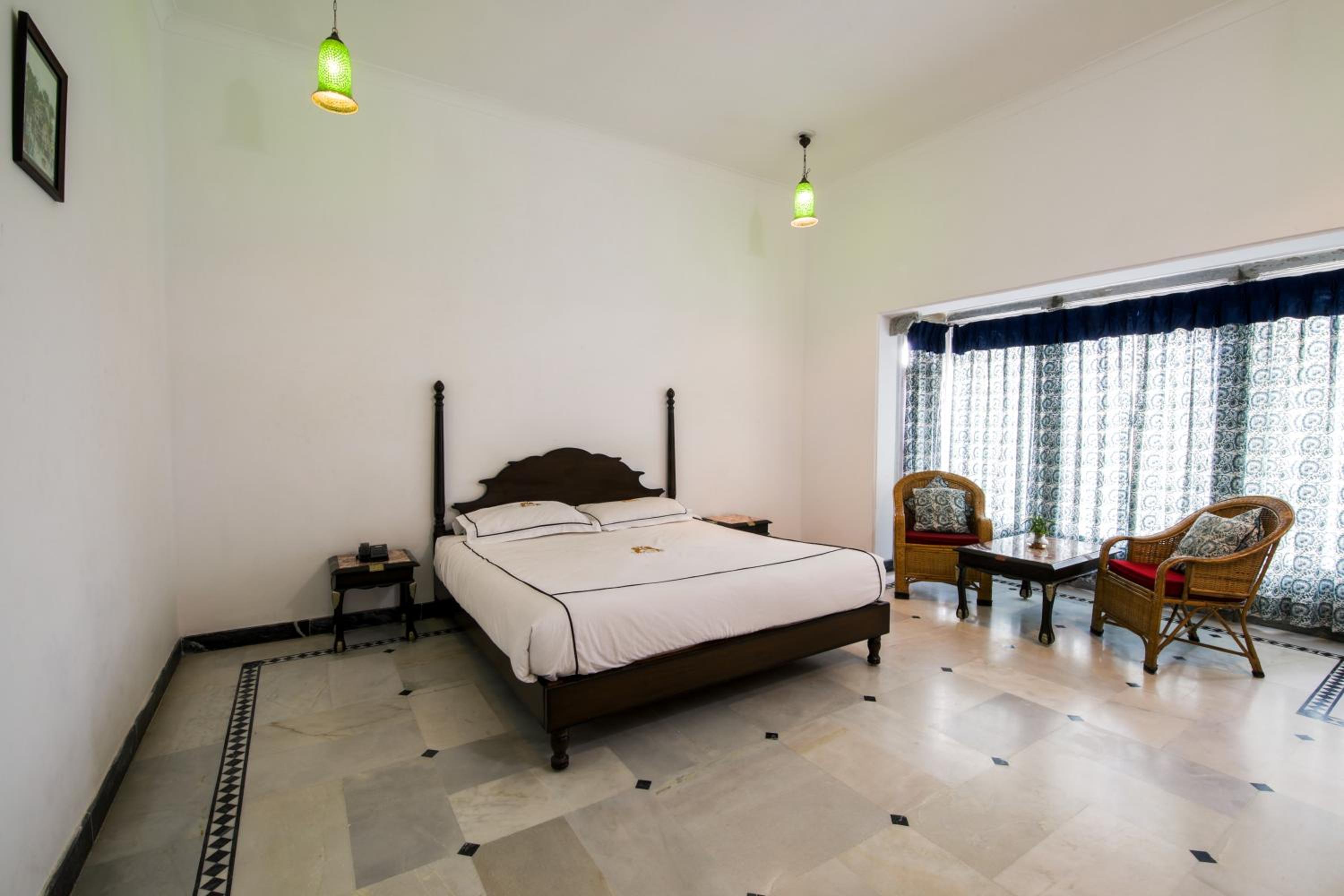 Deluxe Double Room: 15% off on Food, 10 % off on Laundry Service