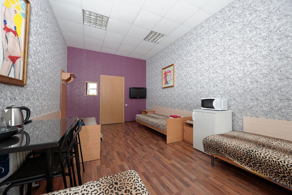 Economy Quadruple Room, Multiple Beds, Non Smoking