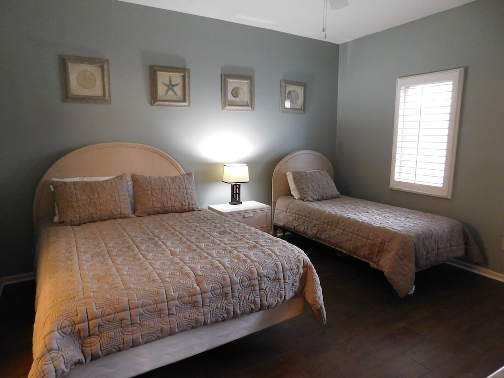 Condo, 2 Bedrooms