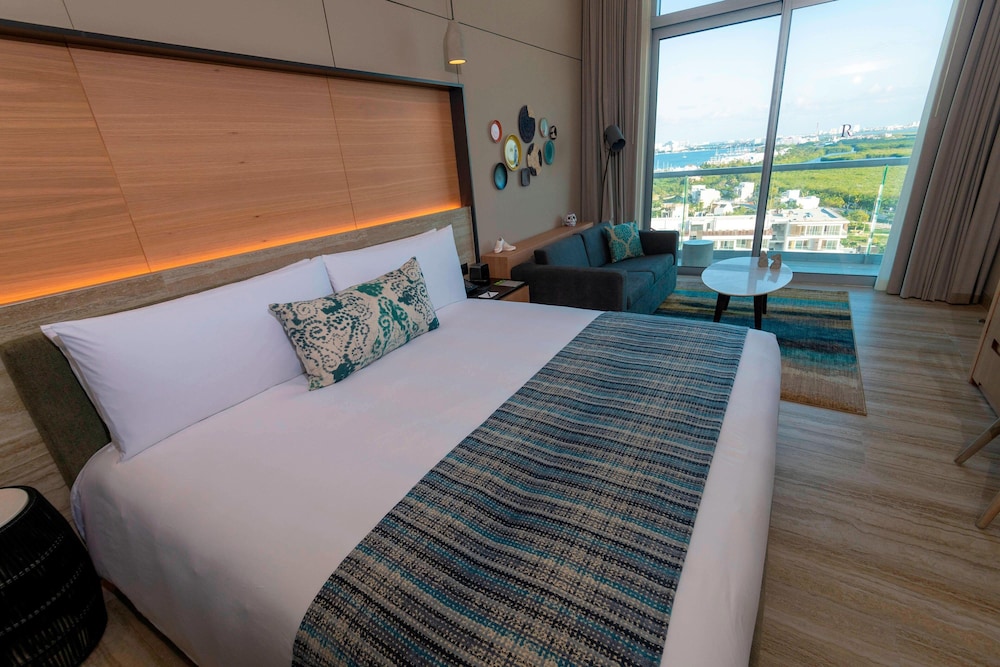 Room, 1 King Bed with Sofa bed, Ocean View (Balcony)