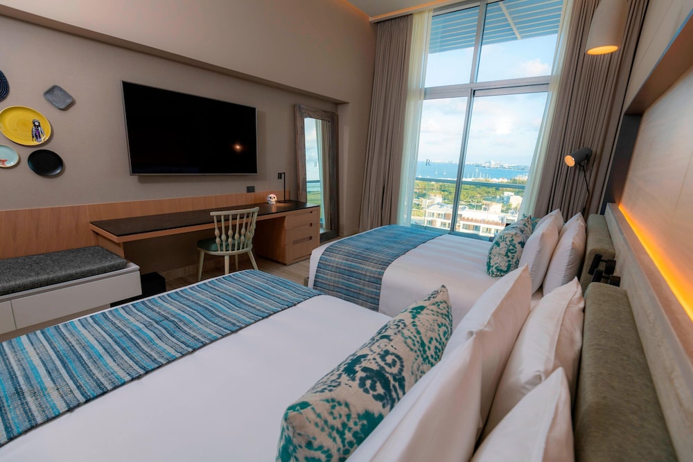 Room, 2 Double Beds, Ocean View (Balcony)
