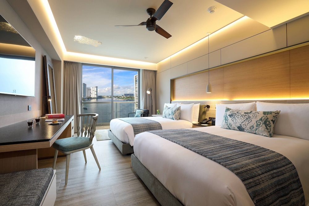 Room, 2 Double Beds, Marina View (Balcony)