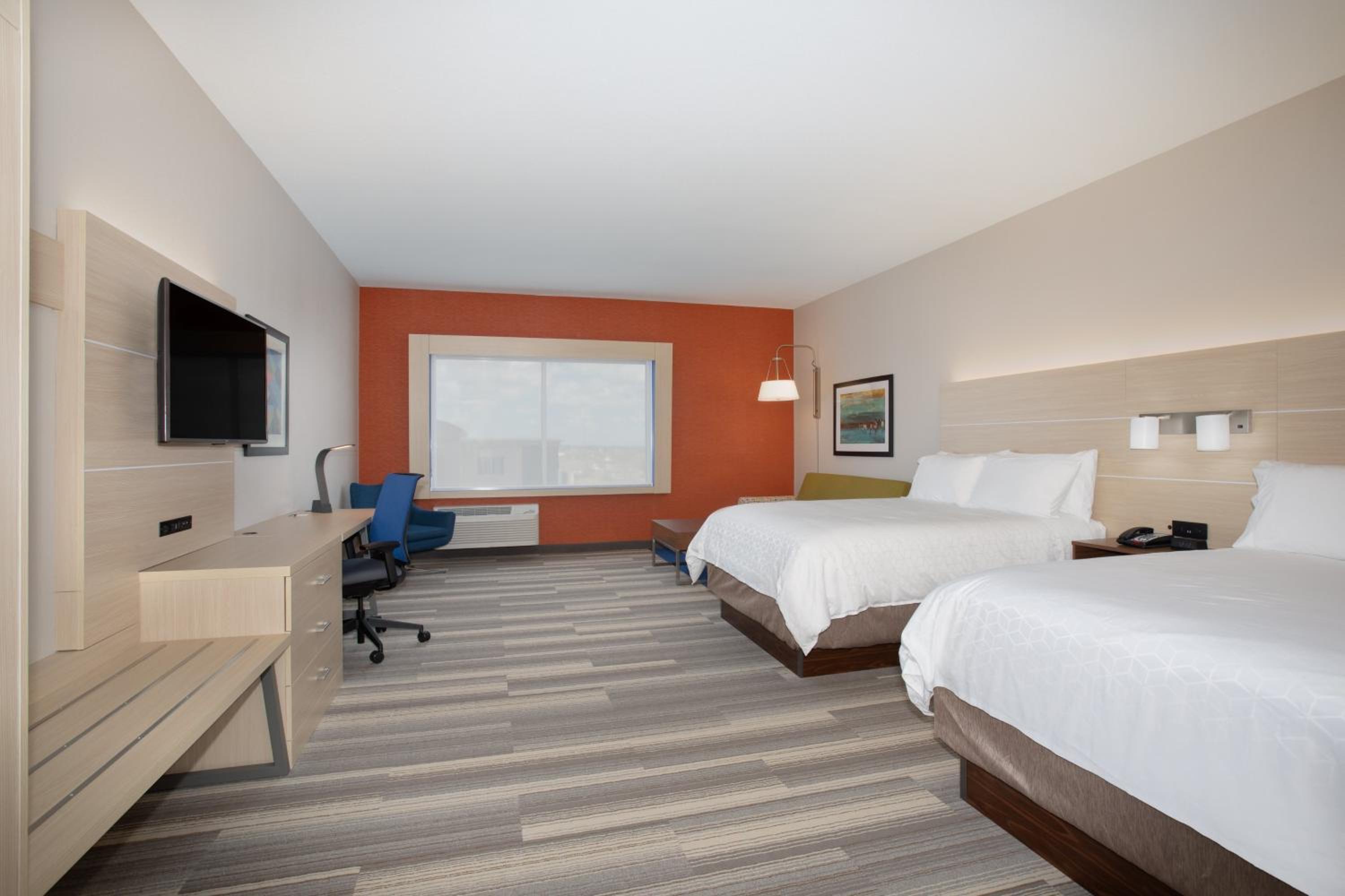 Standard Queen Room with Two Queen Beds - Extra Floor Space