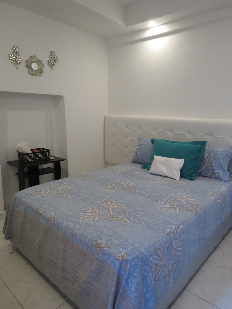 Basic Double Room, 1 Double Bed, Non Smoking, Shared Bathroom