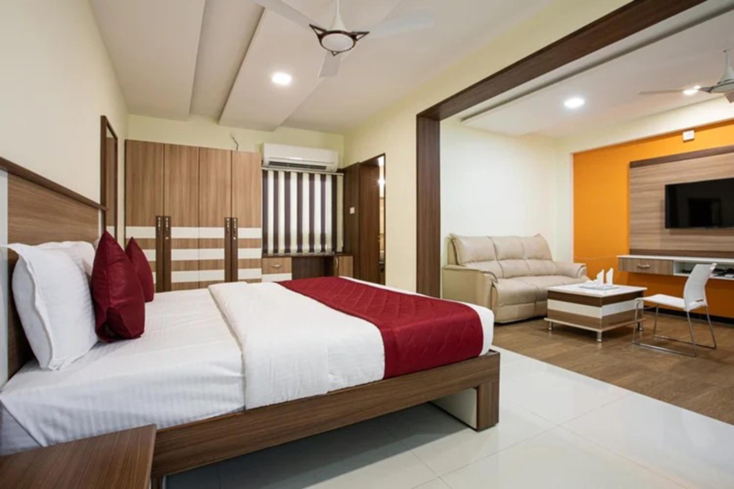 Deluxe King Suite