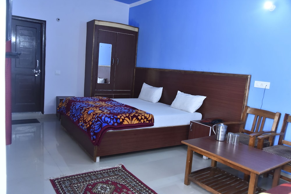 Deluxe A/C Room