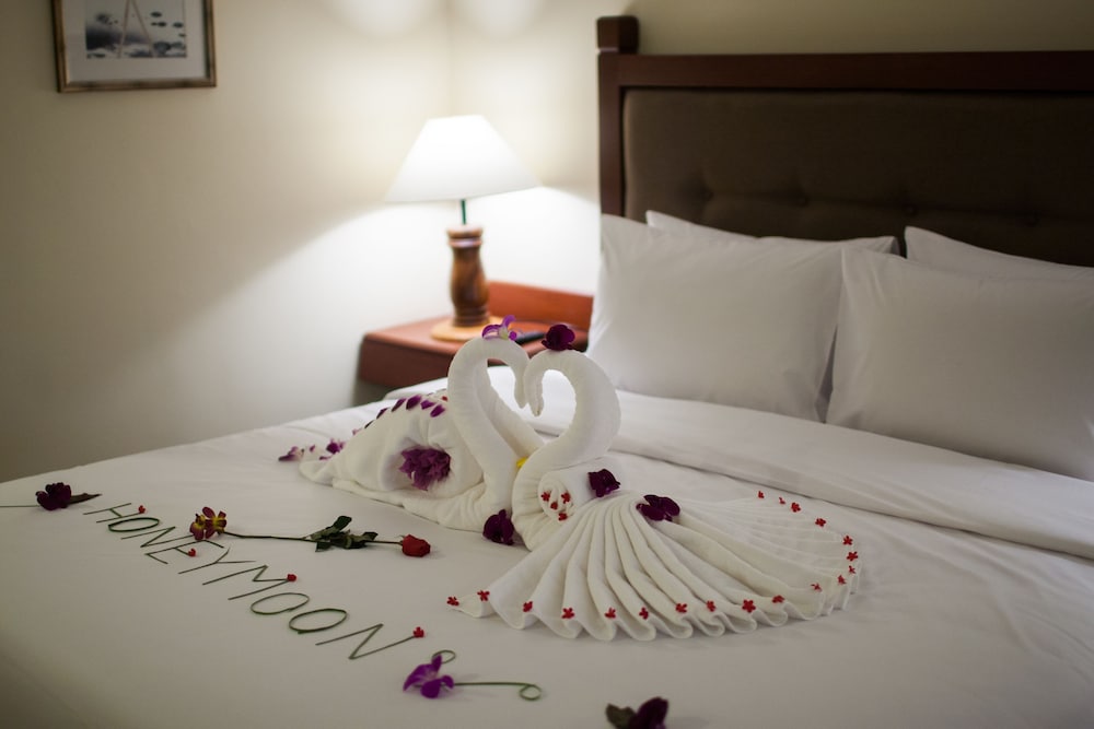 Honeymoon Suite, Bathtub, Balcony