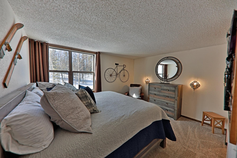 Condo, 2 Bedrooms