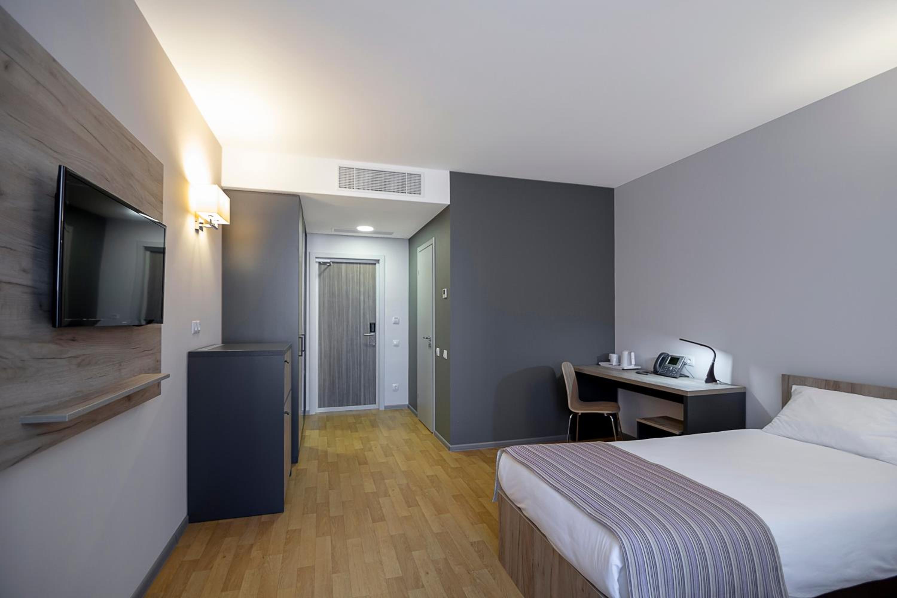 Large Double or Twin Room
