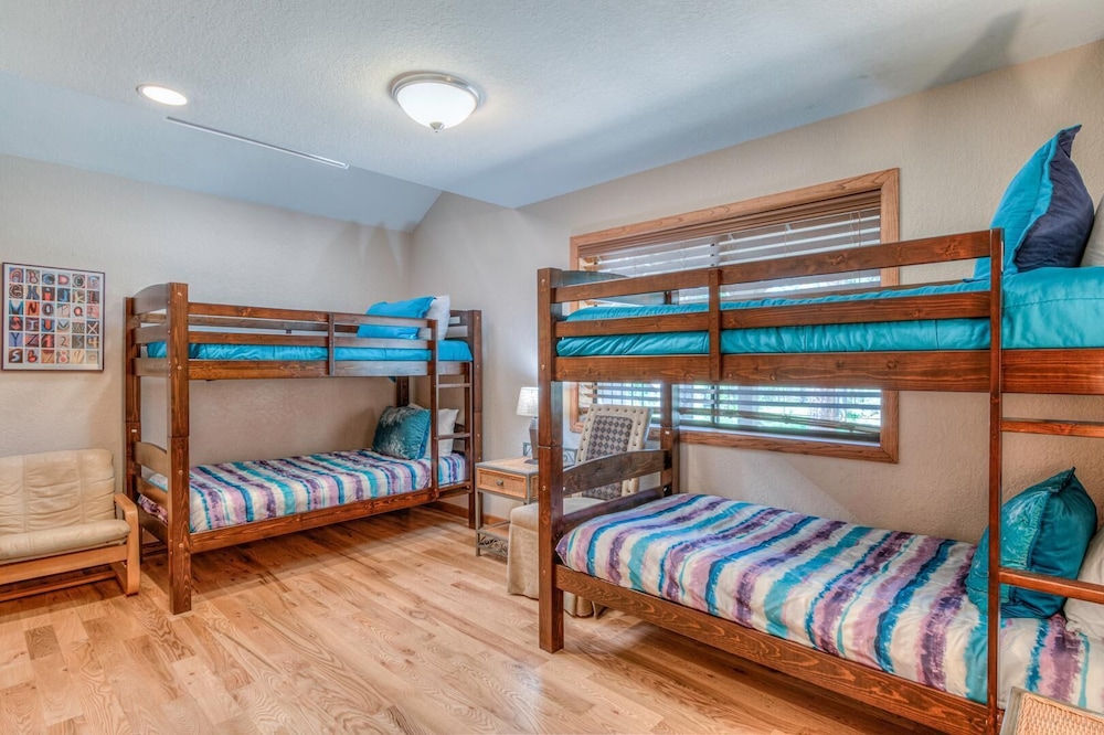 House, Multiple Beds, River View (Loon - Unit 13)
