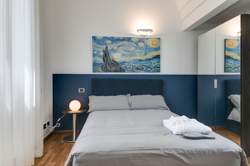 Single Room, Private Bathroom (Giuggiolo)