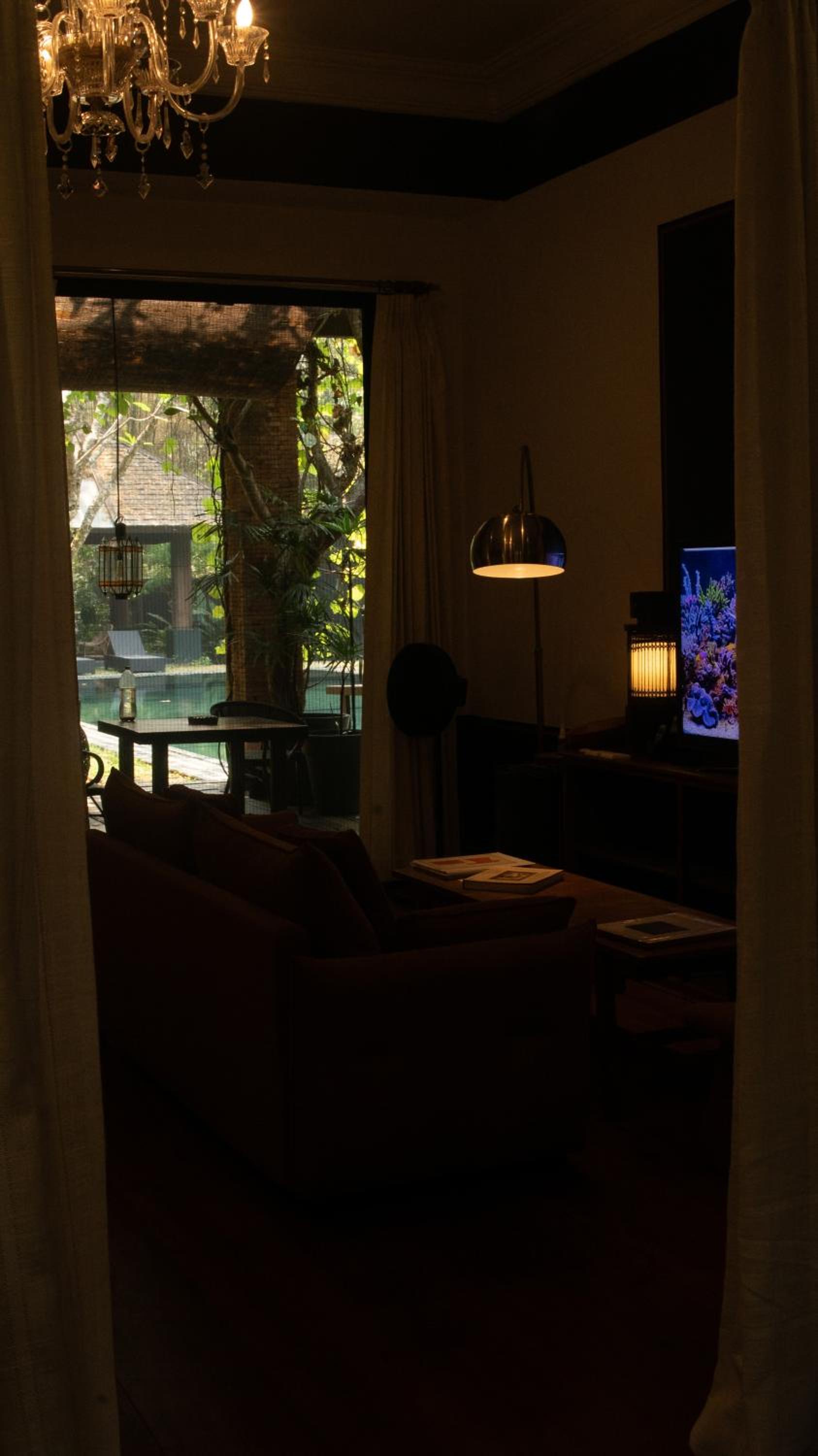 King Suite with Pool View