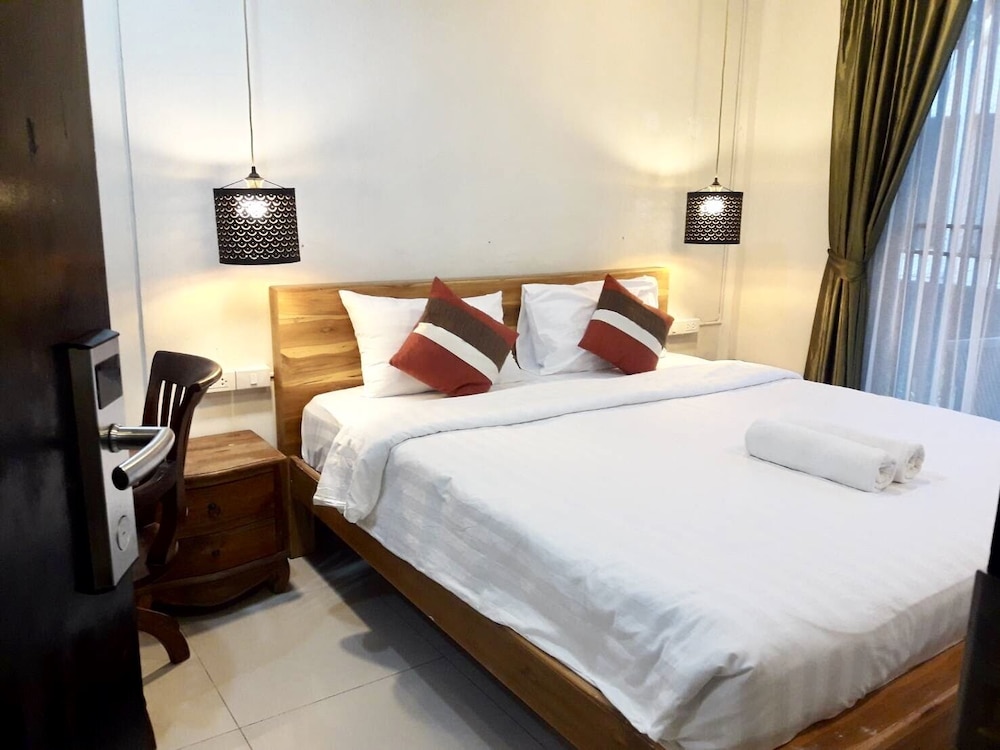 Standard Apartment, 1 King Bed, Private Bathroom, City View (301)