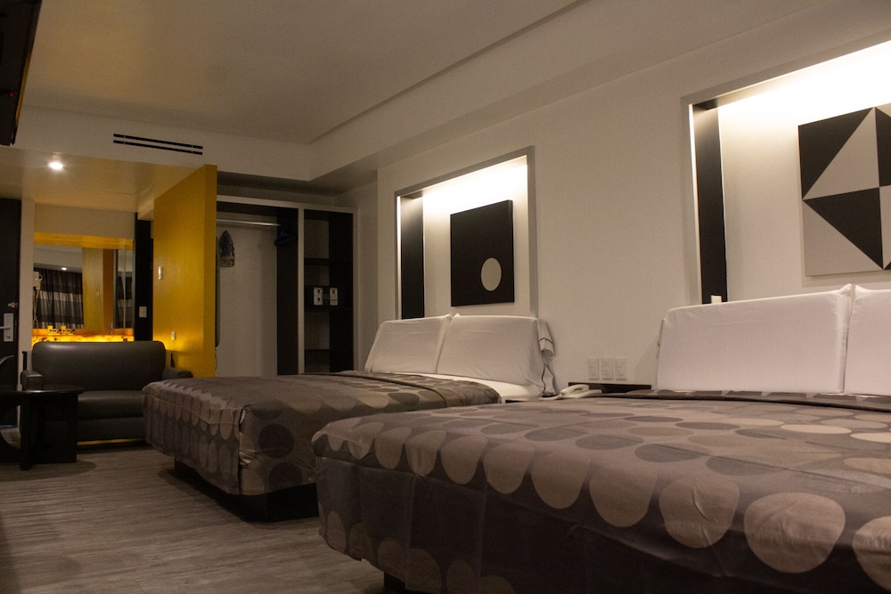 Standard Double Room, Multiple Beds, Non Smoking