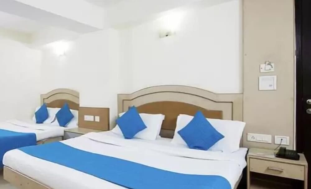 Junior Studio, 1 King Bed, Private Bathroom