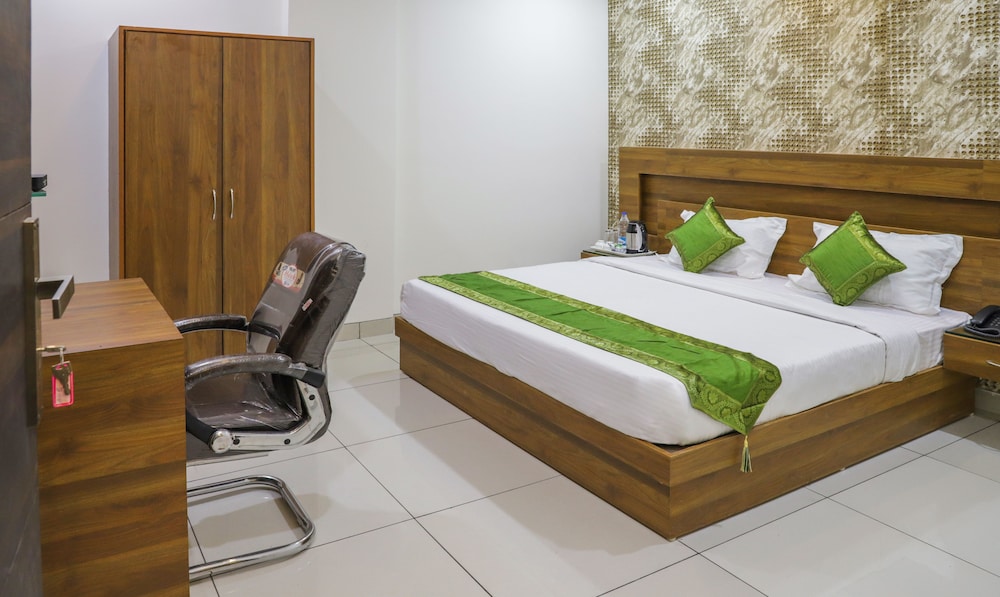 Deluxe Room, 1 King Bed, Non Smoking