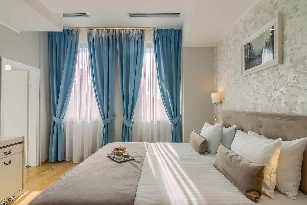 Deluxe Double Bed
