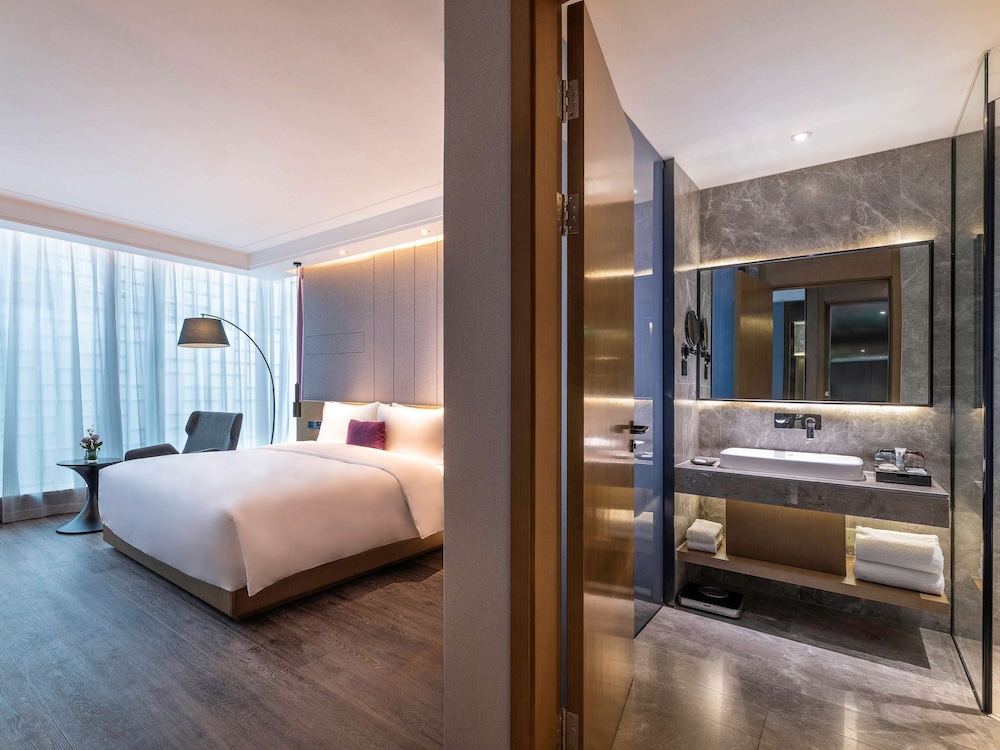 Standard Room, 1 King Bed