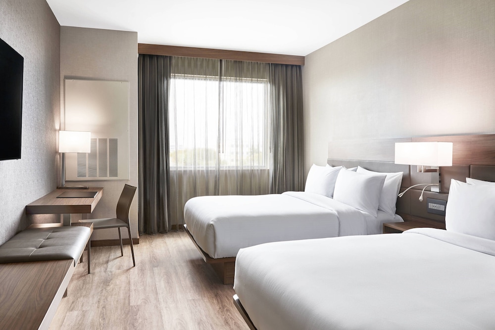 Room, 2 Queen Beds (Mobility Accessible, Tub)