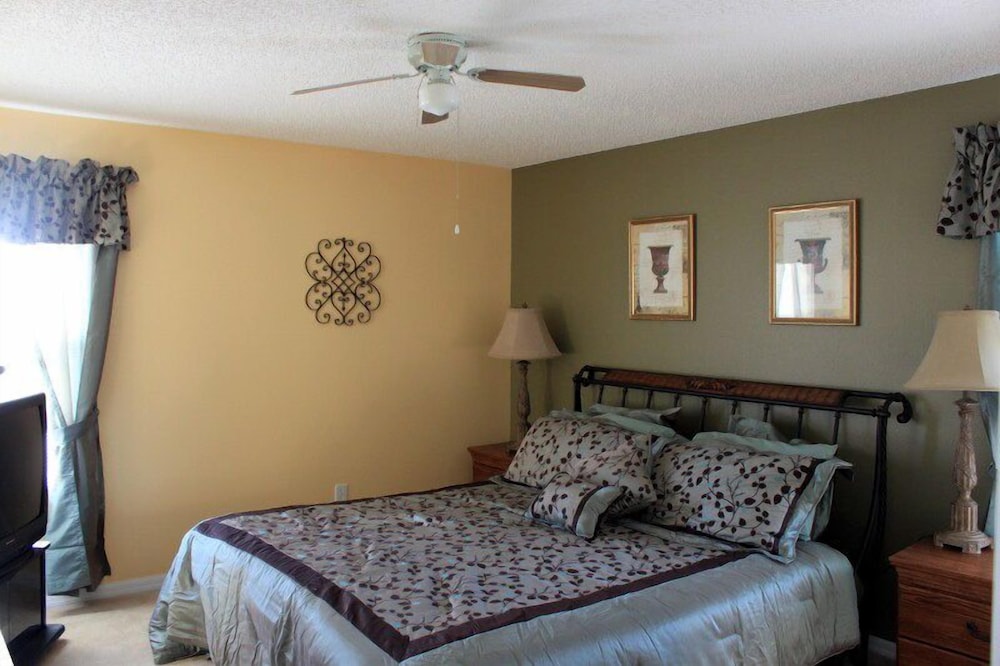 Family Villa, Multiple Bedrooms, Hot Tub, Garden Area