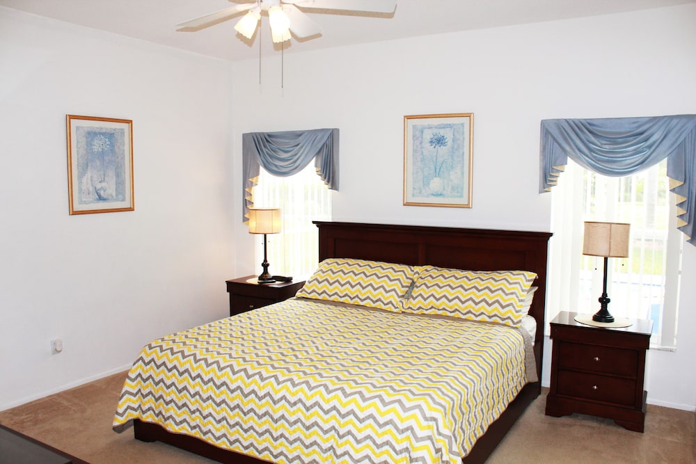 Family Townhome, Private Pool, Garden Area