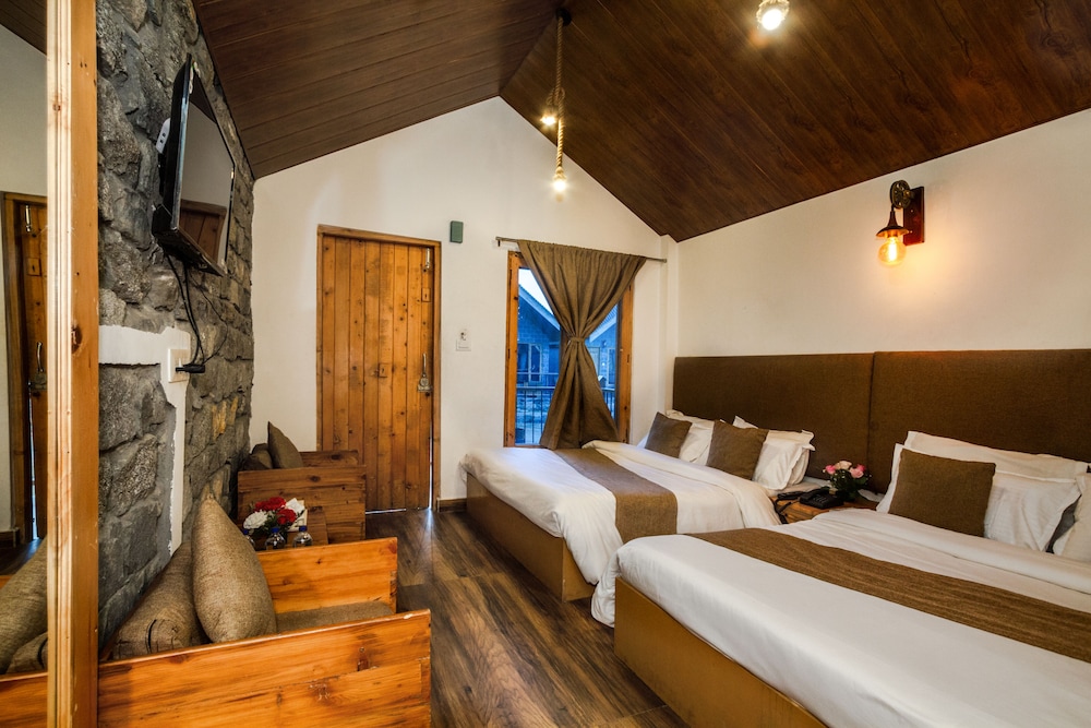 Family Chalet, 2 Queen Beds, River View