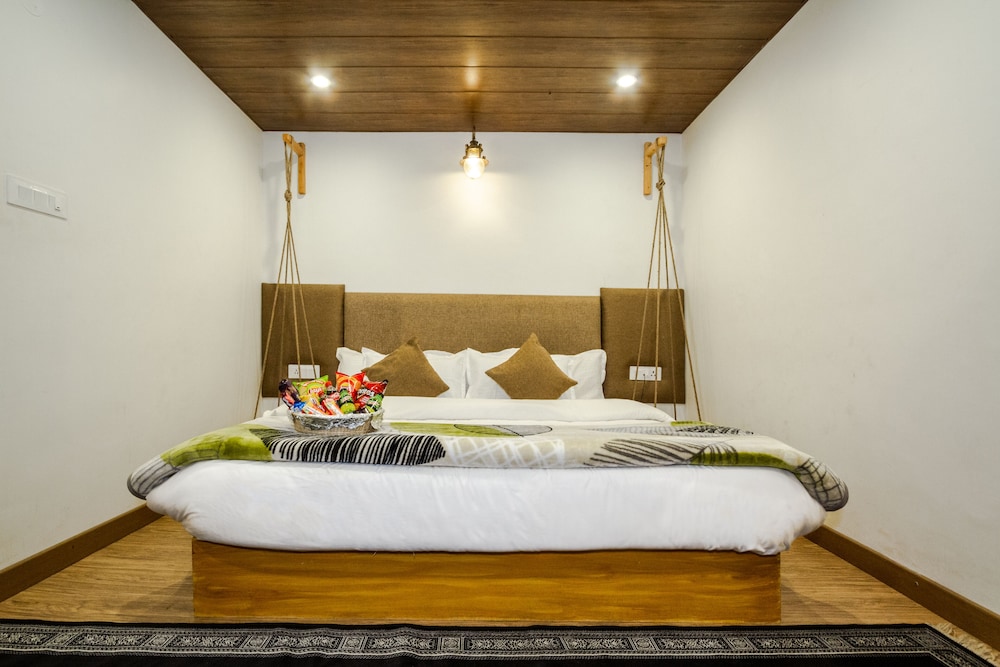 Family Room, Multiple Beds, Courtyard View