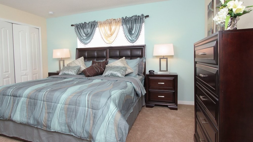 Family Townhome, Private Pool, Garden Area