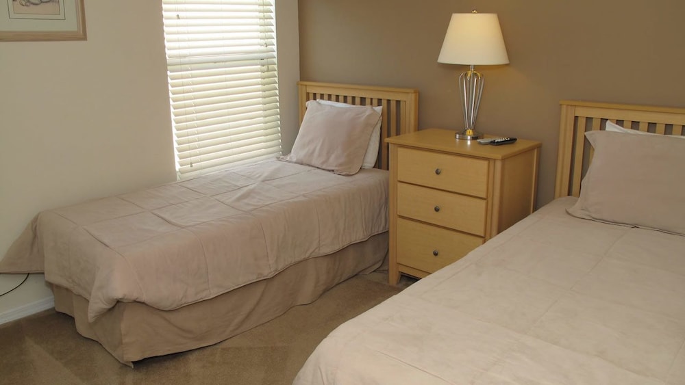 Family Townhome, Multiple Bedrooms, Hot Tub, Garden Area