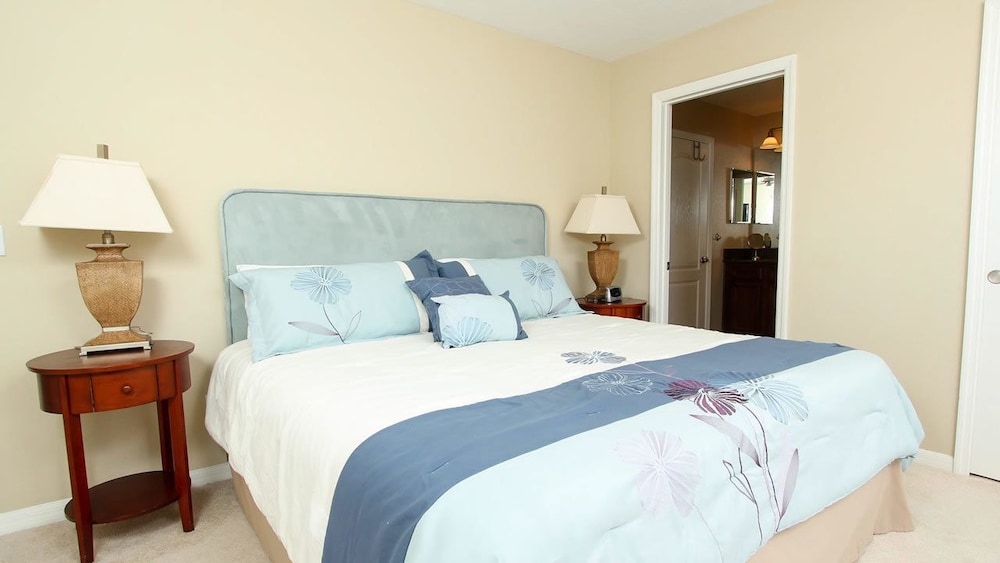 Family Townhome, Private Pool, Garden Area