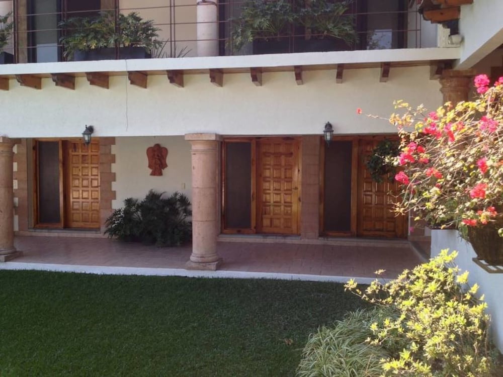 Villa (6 Bedrooms)