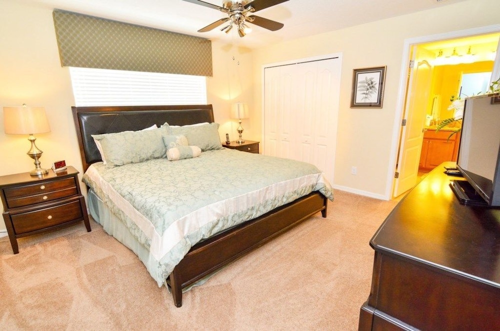 Family Townhome, Private Pool, Garden Area