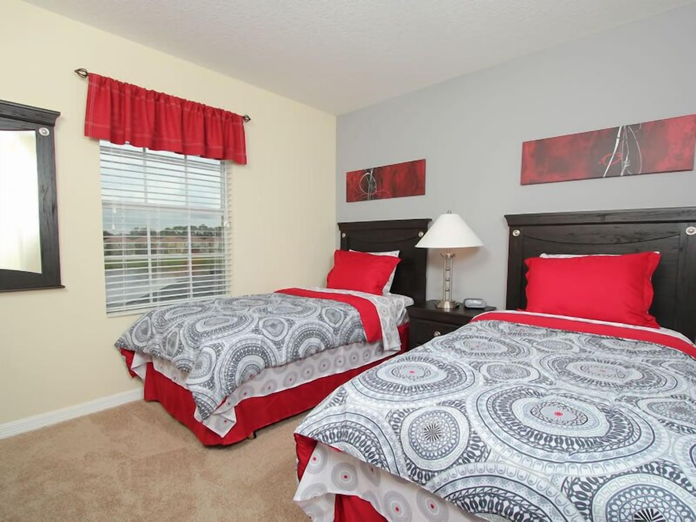 Family Townhome, Private Pool, Garden Area