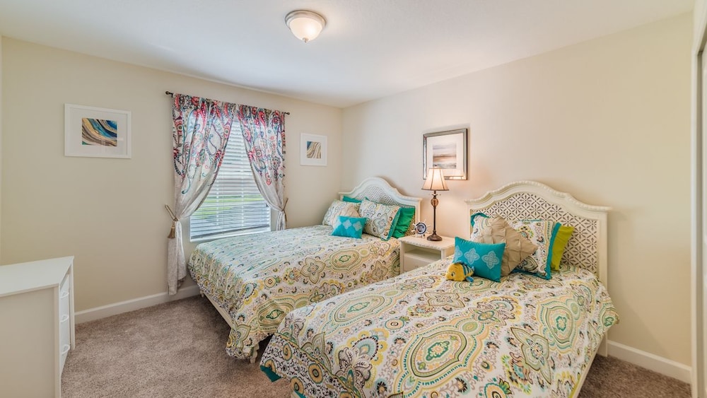 Family Townhome, Private Pool, Garden Area