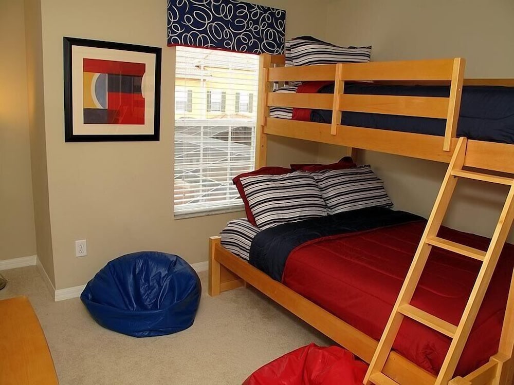 Family Townhome, Private Pool, Garden Area